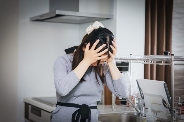 ご飯作れない キッチンで頭を抱える主婦