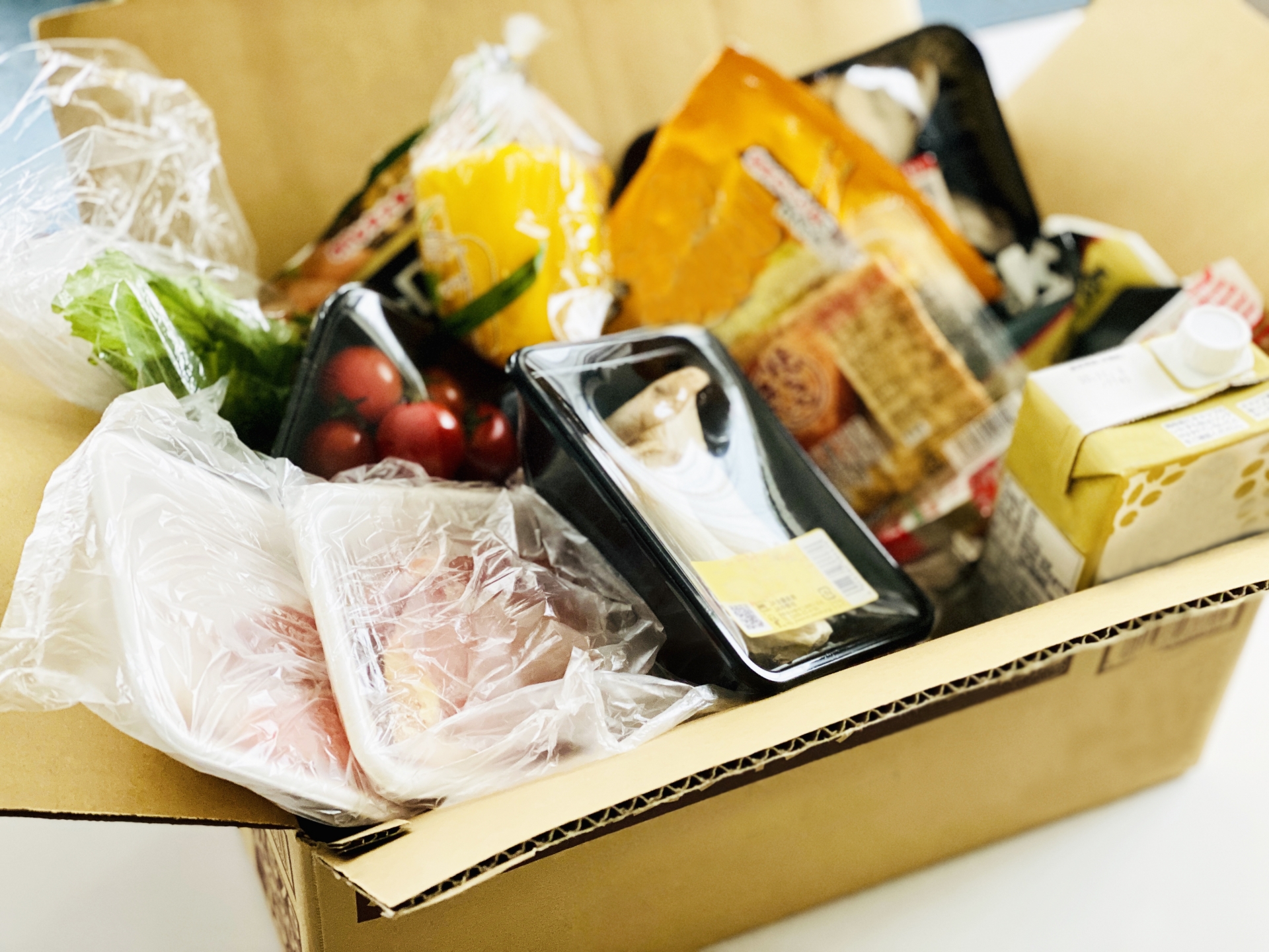 ご飯作れない
段ボールに入った食材