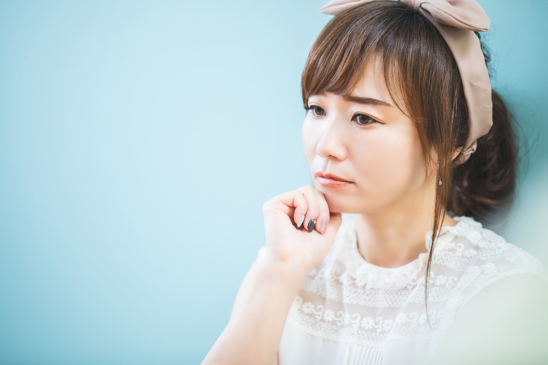 ストレス発散 育児
悩んだ表情の女性