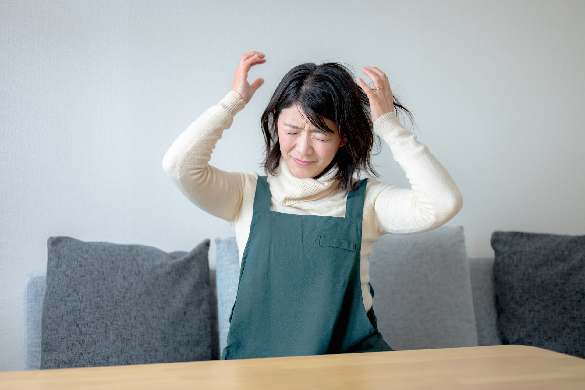 家事ストレス
頭を抱える主婦