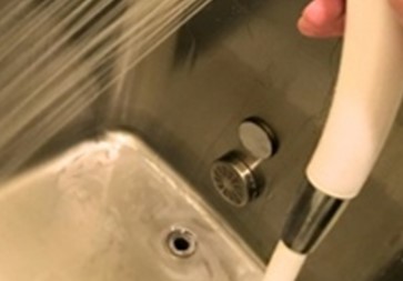 給湯口と排水口が分かれている