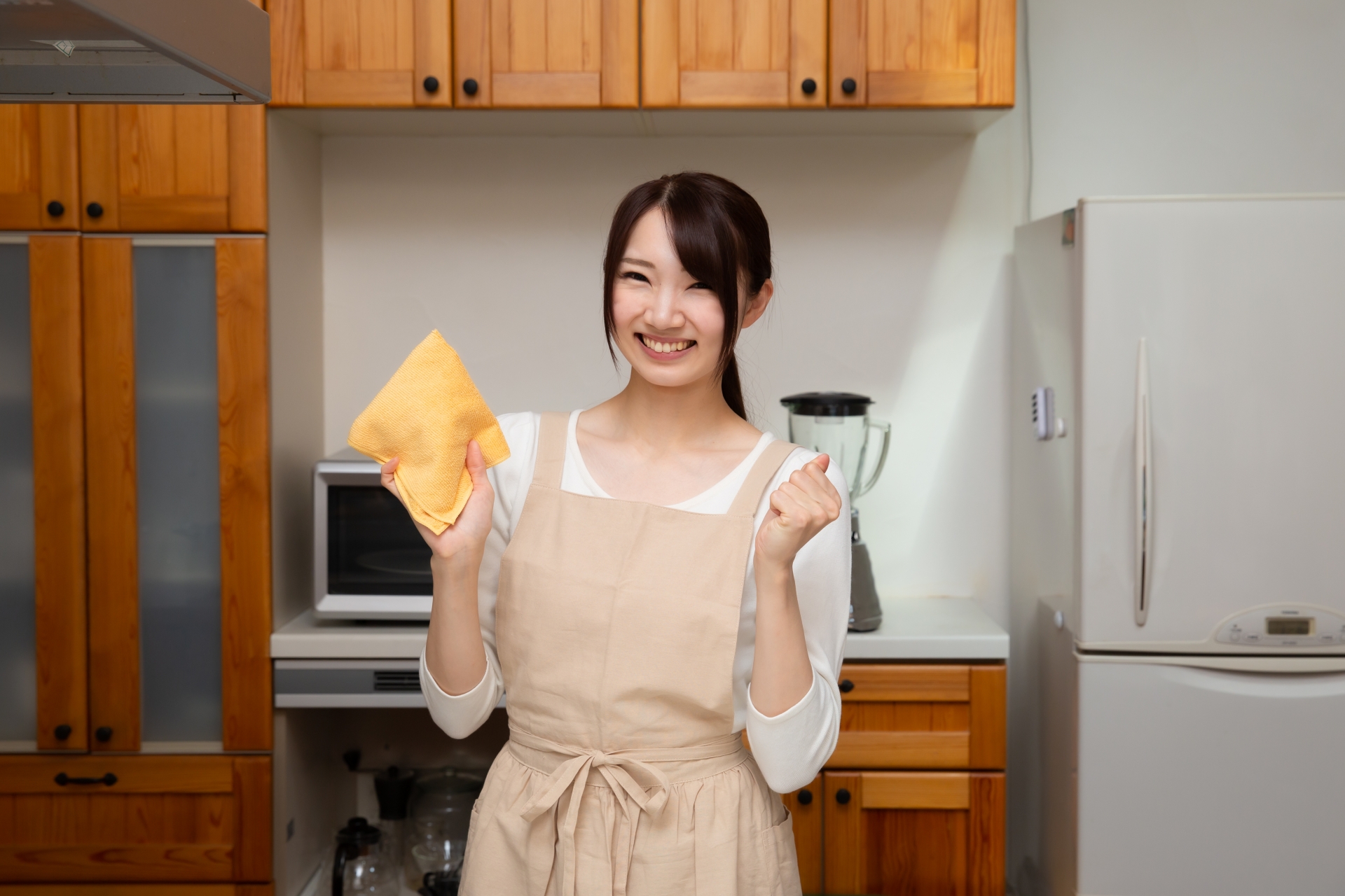 大掃除 どこから 雑巾を持っている女性