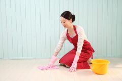 雑巾がけは雑菌を広げるだけって本当？