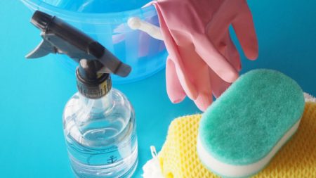 換気扇のしつこいヤニ汚れは重曹でつけ置きしましょう