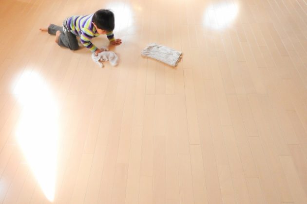 雑巾がけでフローリング掃除をするのに重曹は効果的?