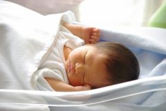 新生児の育児が辛い！一体いつまで続く？