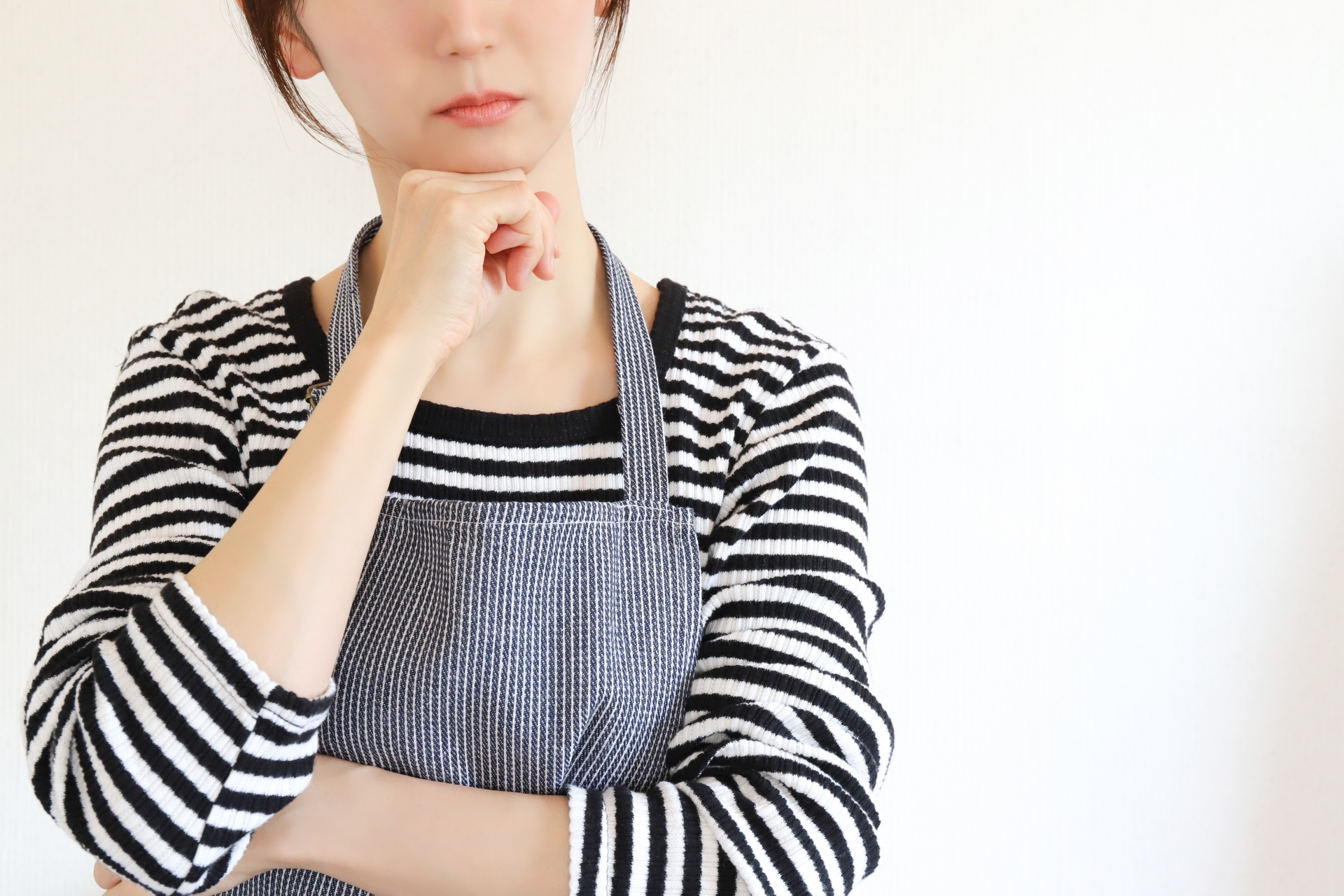 やる気が出ない主婦 悩む主婦のイメージ図