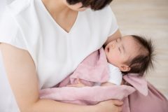 出産後、育児と家事の両立は難しい？家事の代表格「掃除」のコツとは