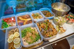 共働きで忙しい家庭に、時短料理をかなえるアイデアとは？