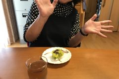 家事代行の無料体験を喜ぶ母