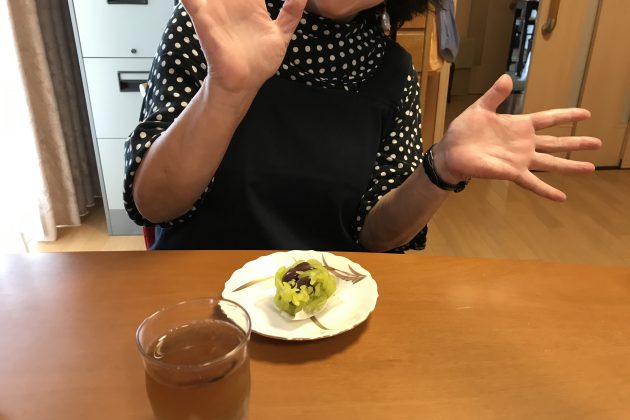 家事代行の無料体験を喜ぶ母