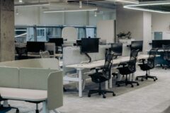 オフィス・事務所の床の掃除方法は？必要な道具や汚れの落とし方を解説