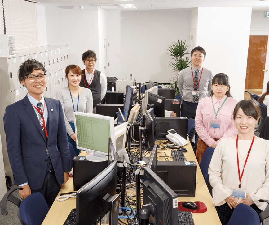 オフィス内のスタッフ